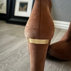 Michael Kors booties. Size 91/2, color: camel brown.